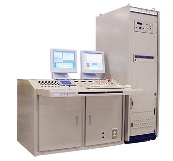 製品写真（FAMS-8000自動計測・制御システム）
