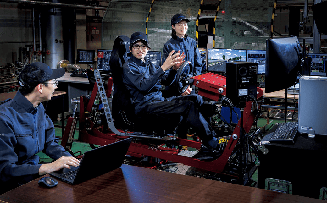 社員3名の写真