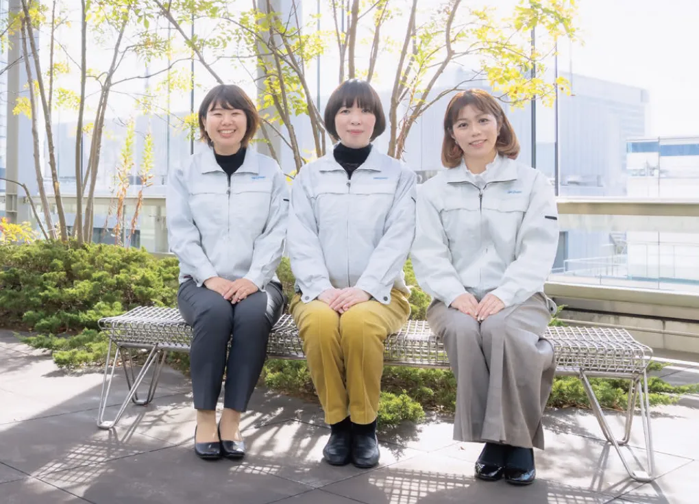 社員3名の写真
